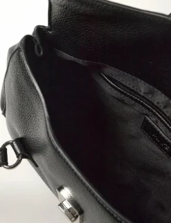 City shoulder bag with flap - Axelremsväskor