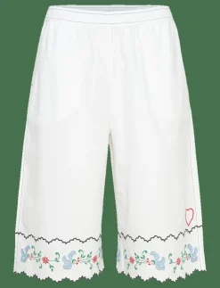 Coloured Embroidered Oversized Shor - Casual shorts