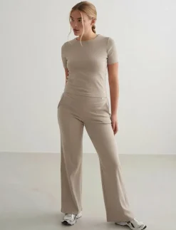 Ease Ribbed Short Sleeve - T-Shirts