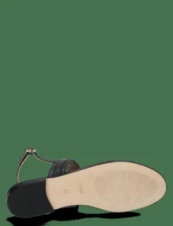 Emberlyn_Thng10_VCHB - Sandaler