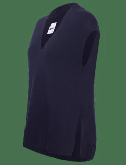 Flynn - Soft lamb - Stickade västar