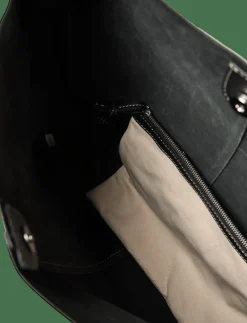 Glossy Mae Bag - Bucketväskor