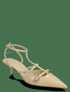 Heeled shoes with buckles - Klassiska pumps