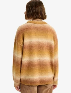 LOVE AGAIN - Stickat