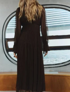 Ruffled dress with puffed sleeves - Midiklänningar