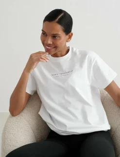 Serif Boyfriend T-shirt - T-Shirts