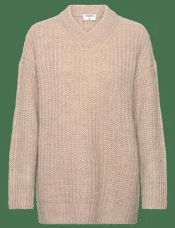 Soft Alpaca V-Neck Sweater - Stickat