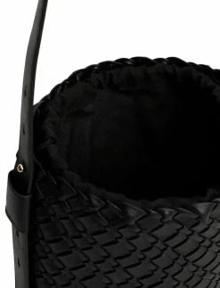 TH BRAIDED SHOULDER BAG - Axelremsväskor