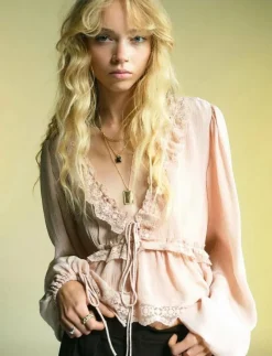 V-neck blouse with lace trim - Crop tops